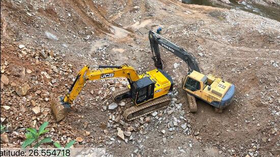 The widespread mining with heavy machinery has take place in the Deithor and Rangsali rivers in Assam. (HT )