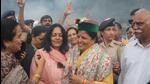 Kamlesh Thakur being welcomed at Himachal CM’s residence at Oak Over, Shimla. (HT) Kamlesh Thakur being welcomed at Himachal CM’s residence at Oak Over, Shimla. (HT)