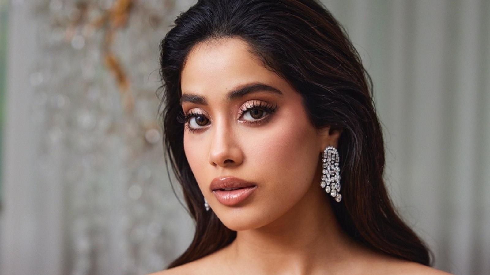 Janhvi Kapoor hospitalised due to food poisoning; likely to be discharged  in 2 days | Bollywood - Hindustan Times