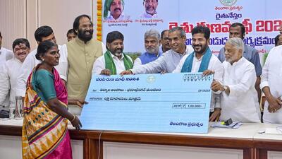 Hyderabad: Telangana Chief Minister A Revanth Reddy with senior leader K. Keshava Rao at the launch of farmers’ loan waiver scheme at the Secretariat, in Hyderabad on Thursday. (PTI) Hyderabad: Telangana Chief Minister A Revanth Reddy with senior leader K. Keshava Rao at the launch of farmers’ loan waiver scheme at the Secretariat, in Hyderabad on Thursday. (PTI)