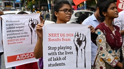 The NEET-UG paper leak case: Four students from AIIMS Patna were taken by a CBI team to be interrogated. (Photo by Samir Jana/ Hindustan Times) (Hindustan Times) (HT_PRINT) The NEET-UG paper leak case: Four students from AIIMS Patna were taken by a CBI team to be interrogated. (Photo by Samir Jana/ Hindustan Times) (Hindustan Times) (HT_PRINT)