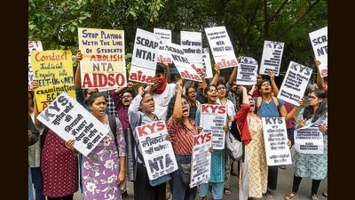 New Delhi, Jul 07 (ANI): All India Students Association (AISA) and Krantikari Yuva Sangathan (KYS) members stage a protest over the demand for Re-NEET and NET examinations, at Jantar Mantar in New Delhi on Sunday. (ANI Photo/Amit Sharma) (Amit Sharma) New Delhi, Jul 07 (ANI): All India Students Association (AISA) and Krantikari Yuva Sangathan (KYS) members stage a protest over the demand for Re-NEET and NET examinations, at Jantar Mantar in New Delhi on Sunday. (ANI Photo/Amit Sharma) (Amit Sharma)