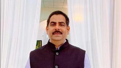 The municipal commissioner complained of fever, chills and body aches and was admitted to a private facility. (HT FILE)