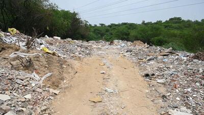 Waste dumping in Aravallis. (Parveen Kumar/HT Photo) Waste dumping in Aravallis. (Parveen Kumar/HT Photo)