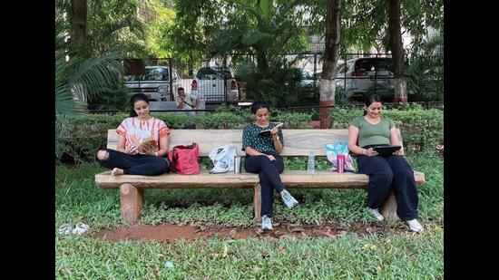 Pune Reads’ bookworms make it to Kamla Nehru park every Saturday, come rain or shine.