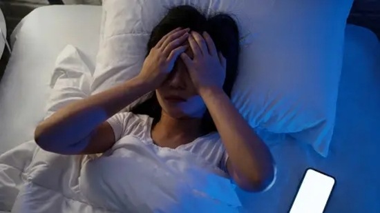 For introverts, chronic loneliness looks like a lack of meaningful connections. This can change the way the brain works – having an impact on areas involved in social and emotional interactions. (Unsplash)