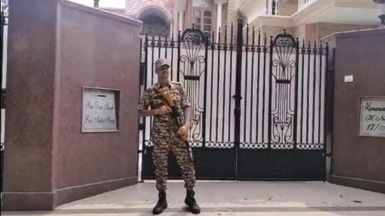 A security personnel stands guard outside the residence Haryana Congress MLA Rao Dan Singh in Sector 17, Gurugram, where the Enforcement Directorate conducted a raid on Thursday. (PTI Photo)