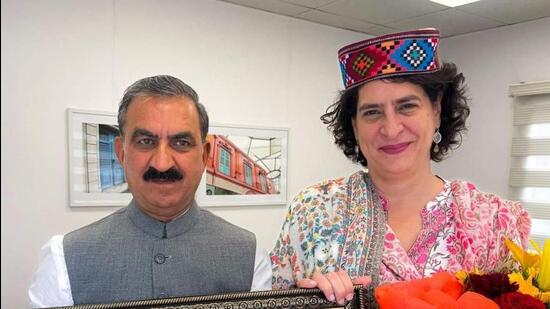 Himachal CM Sukhvinder Sukhu and Congress general secretary Priyanka Gandhi during a meeting in New Delhi. (HT)