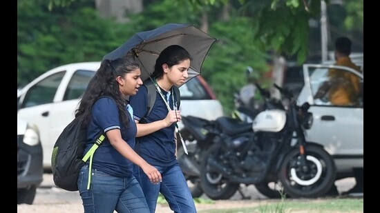 The weather gods showed no mercy as humidity levels continued to remain high in Chandigarh while the day temperatures also climbed by 5°C on Thursday. (HT Photo)