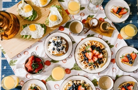 Making breakfast count: Strategies for incorporating whole grains and fiber into your morning routine (Photo by Rachel Park on Unsplash)