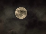 Full Moon peaks through the clouds in Ely, Cambridgeshire, England.(X - Veronica in the Fens @VeronicaJoPo) Full Moon peaks through the clouds in Ely, Cambridgeshire, England.(X - Veronica in the Fens @VeronicaJoPo)