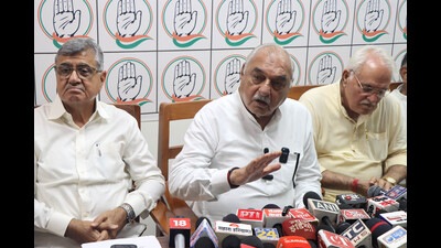 Former chief minister of Haryana and leader of Opposition Bhupendra Singh Hooda addresses a press conference in Rohtak. (Manoj Dhaka/HT) Former chief minister of Haryana and leader of Opposition Bhupendra Singh Hooda addresses a press conference in Rohtak. (Manoj Dhaka/HT)