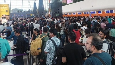 Bengaluru airport sees large crowds at check-in gates after global Microsoft outage, manual boarding passes issued (X/@Masterji_UPWale) Bengaluru airport sees large crowds at check-in gates after global Microsoft outage, manual boarding passes issued (X/@Masterji_UPWale)