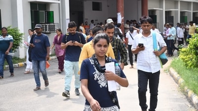 According to candidates who appeared in the exam today, the question paper was moderate in the difficulty scale. (Santosh Kumar) According to candidates who appeared in the exam today, the question paper was moderate in the difficulty scale. (Santosh Kumar)
