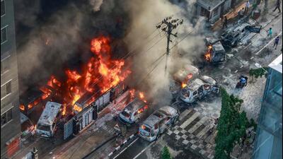 Smoke rises from burning vehicles after protesters set them on fire in Dhaka on Thursday. (AFP Photo) Smoke rises from burning vehicles after protesters set them on fire in Dhaka on Thursday. (AFP Photo)
