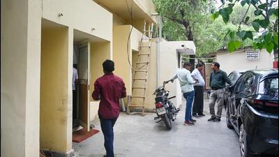 The head constable was posted as a court clerk in the office of assistant commissioner of police/special executive magistrate 2 in Sector 6, Noida. (Sunil Ghosh)