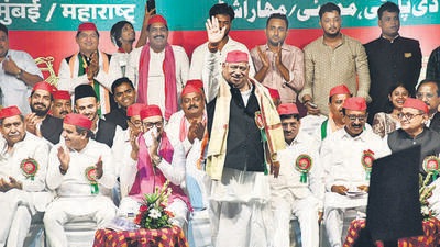 While the SP won 37 seats in the recently concluded Lok Sabha polls, 31 MPS were present on Friday at Friday’s felicitation ceremony at Rangsharda Auditorium. The programme was in line with the party’s preparations for the assembly polls in the state, marking the first time so many party MPs were in Mumbai. (Photo by Bhushan Koyande/HT Photo) While the SP won 37 seats in the recently concluded Lok Sabha polls, 31 MPS were present on Friday at Friday’s felicitation ceremony at Rangsharda Auditorium. The programme was in line with the party’s preparations for the assembly polls in the state, marking the first time so many party MPs were in Mumbai. (Photo by Bhushan Koyande/HT Photo)
