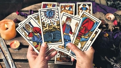 Read your daily tarot prediction for July 19, 2924.