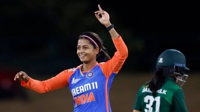 The Indians didn't allow Pakistani batters to settle down as off-spinner Shyreyanka Patil (2/14) packed off Riaz, caught by Rodrigues at mid-wicket. The Indians didn't allow Pakistani batters to settle down as off-spinner Shyreyanka Patil (2/14) packed off Riaz, caught by Rodrigues at mid-wicket.