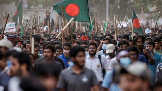 Approximately 400 students had been injured in the protests, as well as 30 journalists. 39 people have died in the protests. REUTERS/Mohammad Ponir Hossain