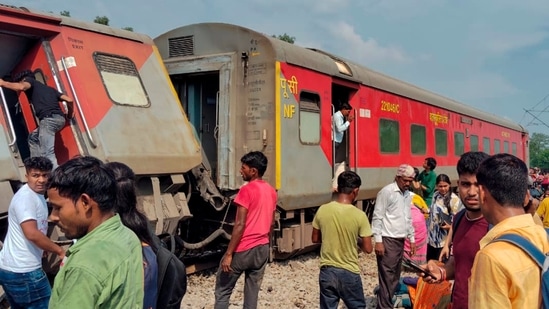 Dibrugarh Express train accident: 4 passengers killed, rail restoration  underway in Gonda | Latest News India - Hindustan Times