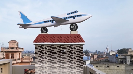 A water tank shaped like an airplane in Punjab, as photographed by Rajesh Vora.(Facebook/@rencontresarles)