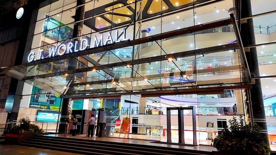 A video shows a conversation with the Bengaluru mall’s security supervisor, who claims that the mall’s dress code bans entry for anyone wearing a dhoti.