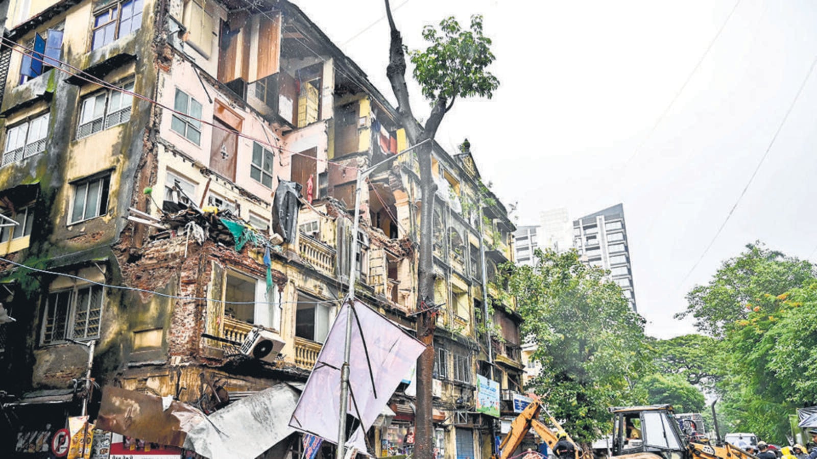 Mumbai Building Collapse Kills One, Injures Four