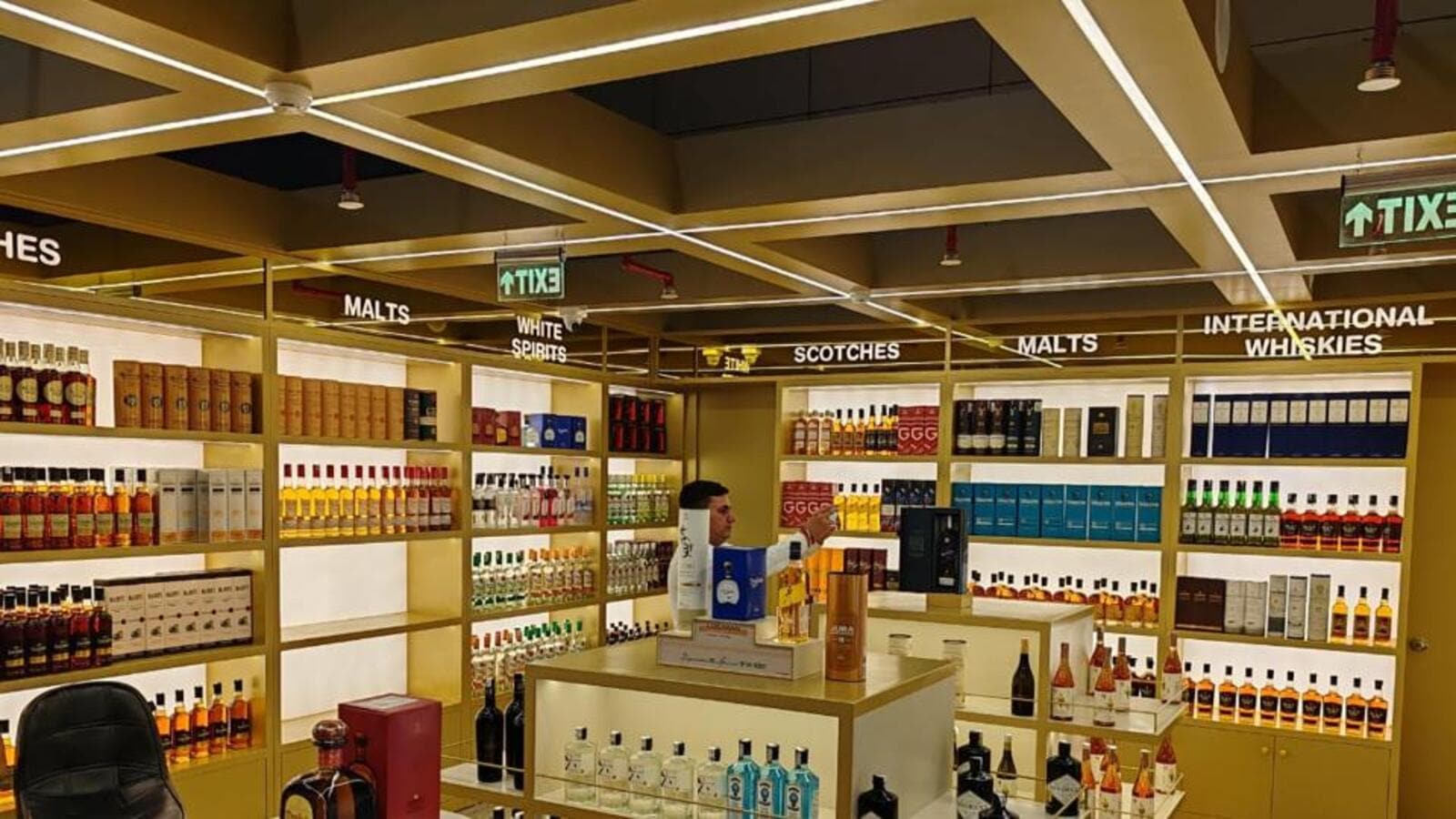 24x7 liquor store opened at Delhi airport