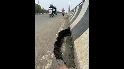 A significant portion of the Lakkar Bridge has caved-in, raising serious safety concerns for commuters. The damaged area poses a major safety hazard, highlighting the urgent need for repairs. (HT File) A significant portion of the Lakkar Bridge has caved-in, raising serious safety concerns for commuters. The damaged area poses a major safety hazard, highlighting the urgent need for repairs. (HT File)