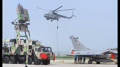 An air show in progress at the Air Force Station, Bhisiana, in Bathinda district. (HT photo)