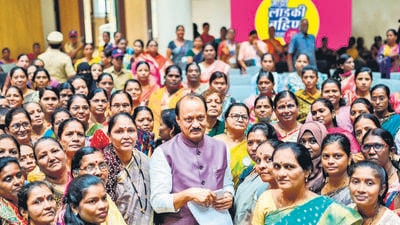 Women power: Pawar wore an onion-pink jacket at NCP’s Jan-Sanman rally in Baramati, on July 14. (ht photo)