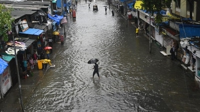 The India Meteorological Department has issued a red alert for parts of Maharashtra and Gujarat (HT photo) (Satish Bate/Hindustan Times) The India Meteorological Department has issued a red alert for parts of Maharashtra and Gujarat (HT photo) (Satish Bate/Hindustan Times)