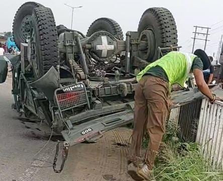 Rescue efforts after the truck accident on the Jalandhar-Amritsar highway on Saturday. (HT Photo)