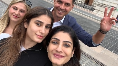 One picture shows the mother-daughter duo posing with close friends. 