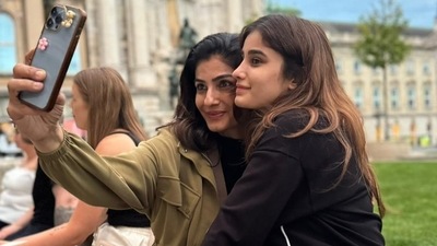 In the pictures, Raveena is seen posing with her daughter Rasha Thadani amid the picturesque views of the European city. 