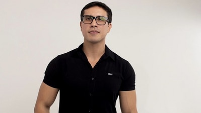 Brazilian singer Ayres Sasaki died of electrocution during a live concert. Brazilian singer Ayres Sasaki died of electrocution during a live concert.