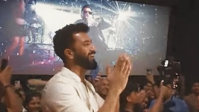 Vicky Kaushal sings Tauba Tauba with fans during a Bad Newz show Vicky Kaushal sings Tauba Tauba with fans during a Bad Newz show