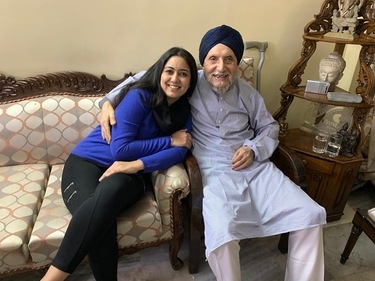 Harshdeep Kaur with her guru, Tejpal Singh - Singh Bandhu Harshdeep Kaur with her guru, Tejpal Singh - Singh Bandhu