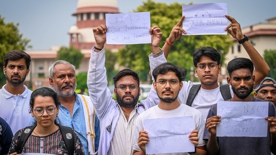 NEET aspirants outside the Supreme Court. (File photo by Sanchit Khanna/ Hindustan Times)