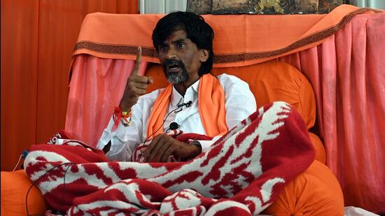 On the second day of his indefinite strike, Jarange-Patil, in an interview to HT, said that the BJP, under the leadership of deputy chief minister Devendra Fadnavis, was acting against the Maratha community (Raju Shinde/HT Photo)