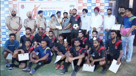 Senior superintendent of police Amneet Kondal felicitating the winning team of the two-day football tournament in Ludhiana. (HT)
