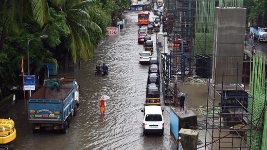 Waterlogging in the Kurla on Saturday due to heavy rain and Metro work in the city. (Raju Shinde/HT Photo)