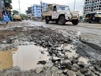Traffic police and residents of suburbs located along the Central line have taken up the task of filling potholes by themselves. (Praful Gangurde/HT Photo) (HT PHOTO) Traffic police and residents of suburbs located along the Central line have taken up the task of filling potholes by themselves. (Praful Gangurde/HT Photo) (HT PHOTO)