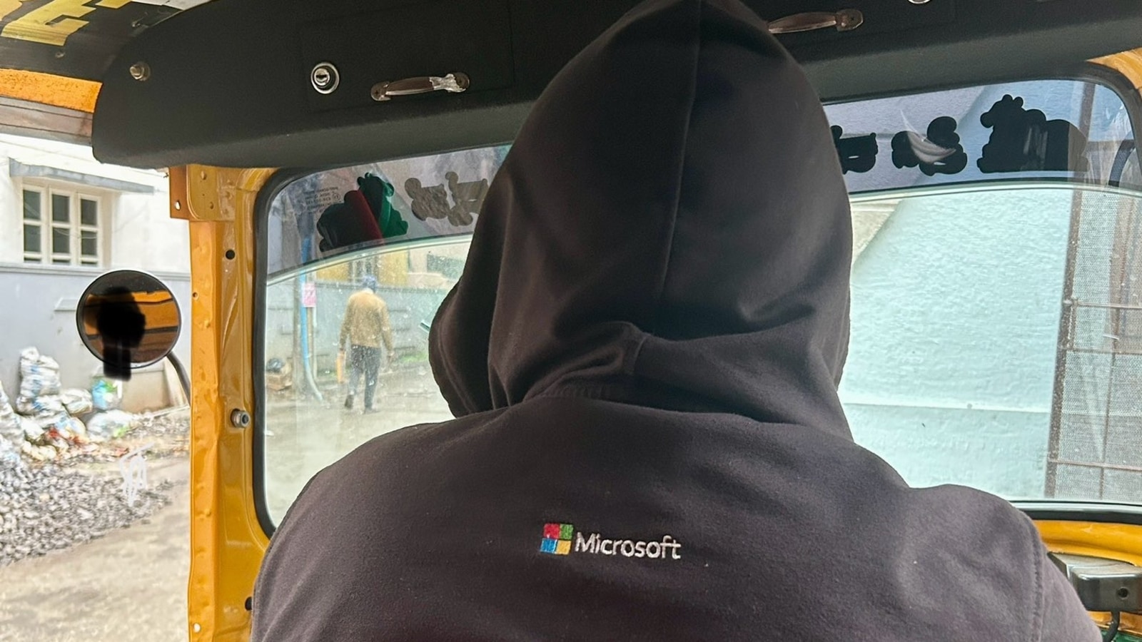 Microsoft techie in Bengaluru drives autorickshaw on weekends, to combat loneliness. ‘That’s sad,’ says internet