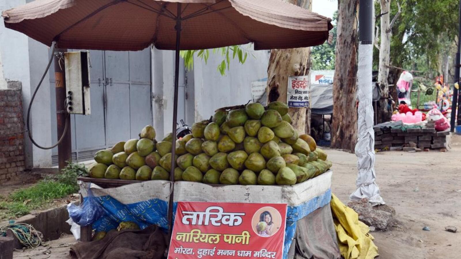 Kanwar Yatra: Unaware of SC stay, eatery owners rush to display names