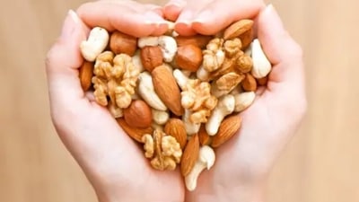 Nuts and seeds: Flax seeds, chia seeds, pumpkin seeds, sunflower seeds, walnuts and almonds support brain health and improve memory.&nbsp; (Unsplash)