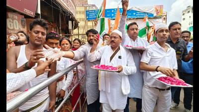A group of Muslims showered flower petals on Lord Shiva devotees, in Kashi on first Shravan Monday on July 22. (HT photo) A group of Muslims showered flower petals on Lord Shiva devotees, in Kashi on first Shravan Monday on July 22. (HT photo)