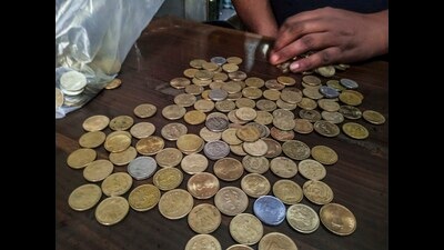Navi Mumbai: A shopkeeper counts coins at his store, ahead of the presentation of the Union Budget 2024-25 by Union Finance Minister Nirmala Sitharaman, in Navi Mumbai, Monday, July 22, 2024. (PTI Photo)(PTI07_22_2024_000179A) (PTI) Navi Mumbai: A shopkeeper counts coins at his store, ahead of the presentation of the Union Budget 2024-25 by Union Finance Minister Nirmala Sitharaman, in Navi Mumbai, Monday, July 22, 2024. (PTI Photo)(PTI07_22_2024_000179A) (PTI)