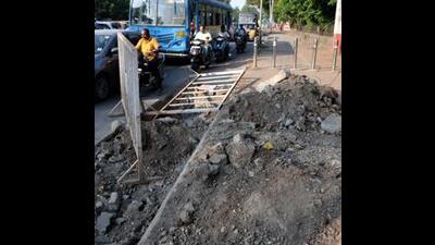 No penalty was imposed for laying internet cables through stormwater drains at Sinhagad Road, Baner and Kothrud last month. (HT PHOTO) No penalty was imposed for laying internet cables through stormwater drains at Sinhagad Road, Baner and Kothrud last month. (HT PHOTO)